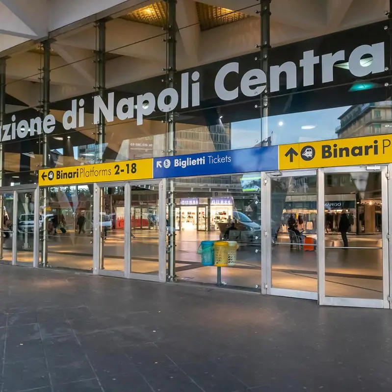 行李寄存 Naples Central Station