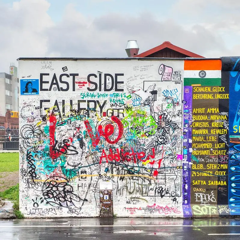 手荷物預かり所 East Side Gallery